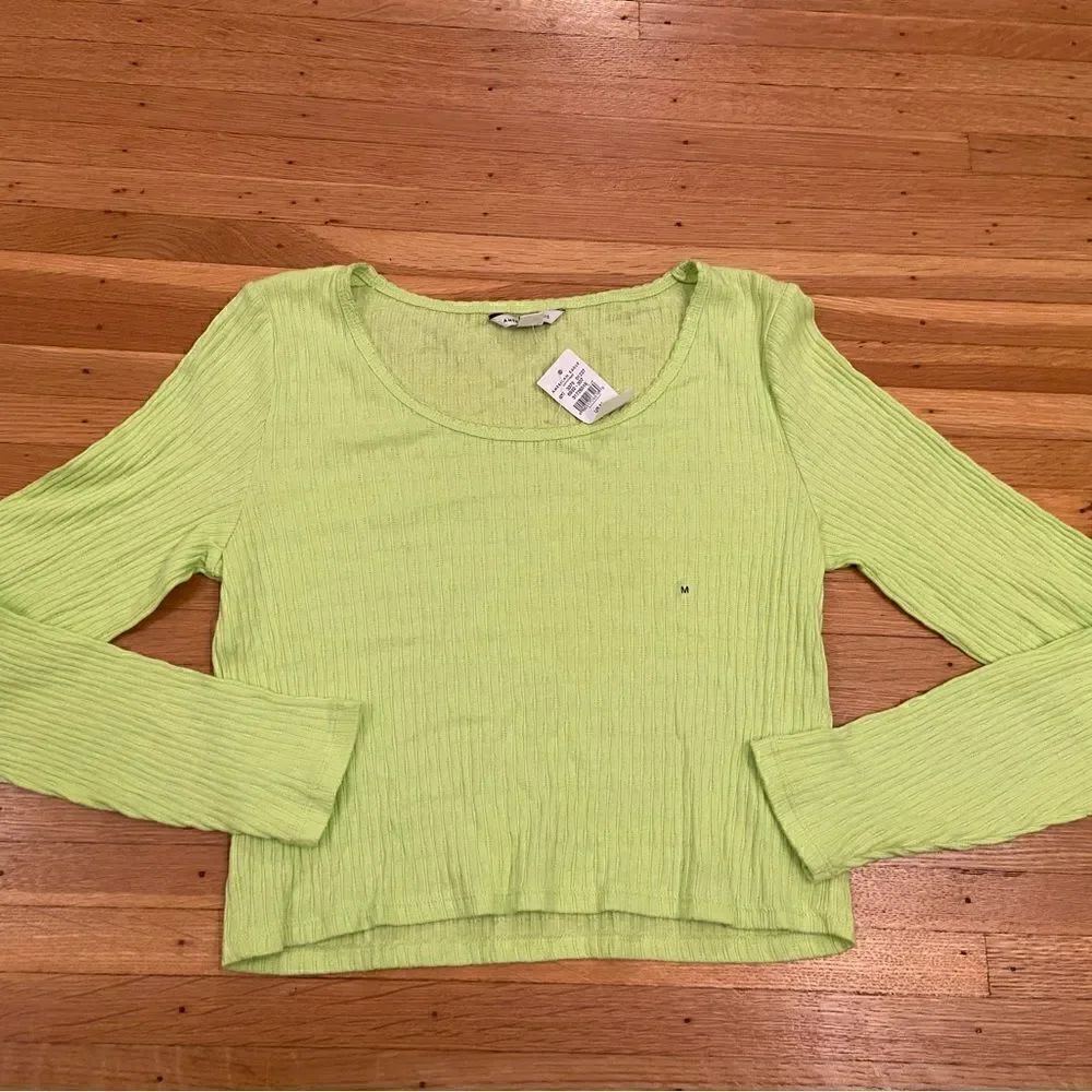 AmericanโEagleโlimeโgreenโlongโsleeveโcropโtopโNWT